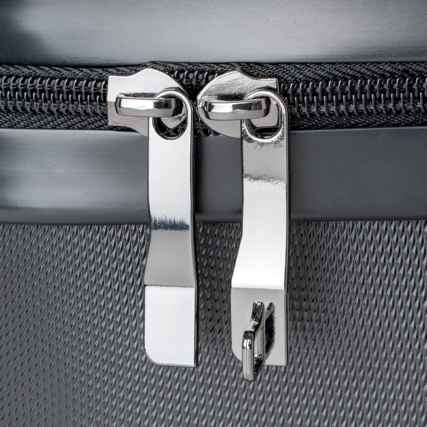 Vault Exclusive: Snowy Plume | White Feather Peacock Patterned Suitcase with Built-In Lock and Durable Protection | Pristine Beauty for Stylish Travel, Lightweight Carry-On, Vacation Essential